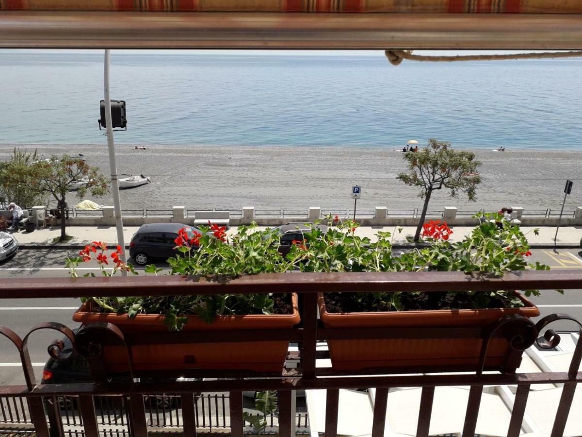 Centrocitta Beach Roccalumera Exterior photo